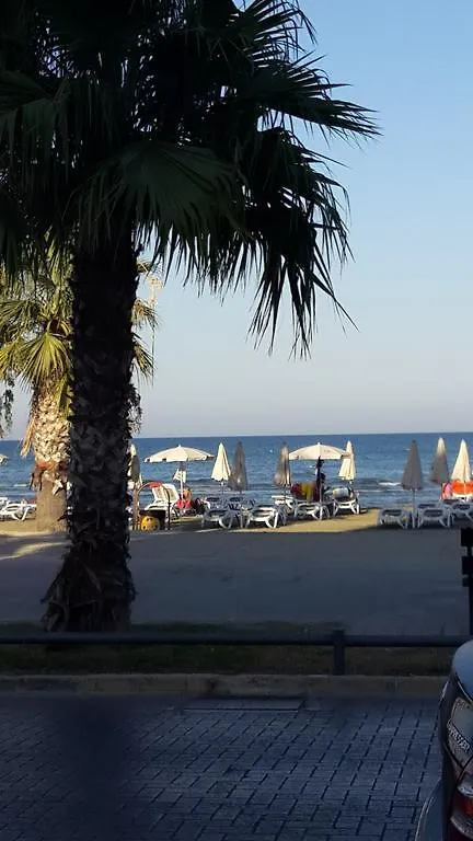 La C Mer Lárnaca Apartamento